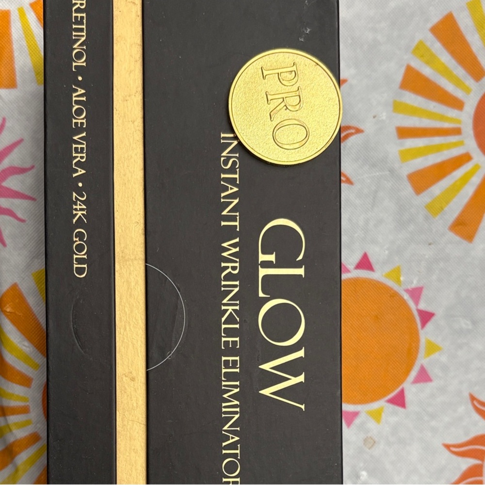 Pro Glow Instant Wrinkle Eliminator Serum - Black and Gold